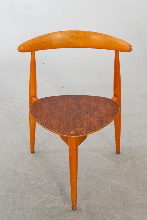 Hans J Wegner, stolar 6 st "Hjertestolen", 
 för Fritz Hansen, Danmark 1900-talets andra hälft.