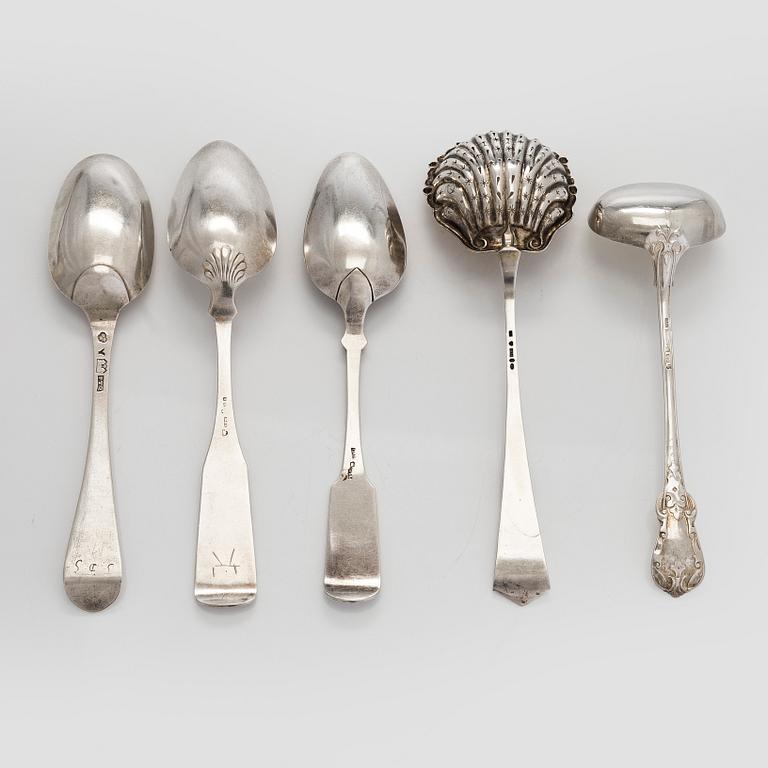 Bordssilver, 7 delar, bl.a. Nichols & Plinke, J.V. Aarne, Petter Törnqvist, 1781-1912.