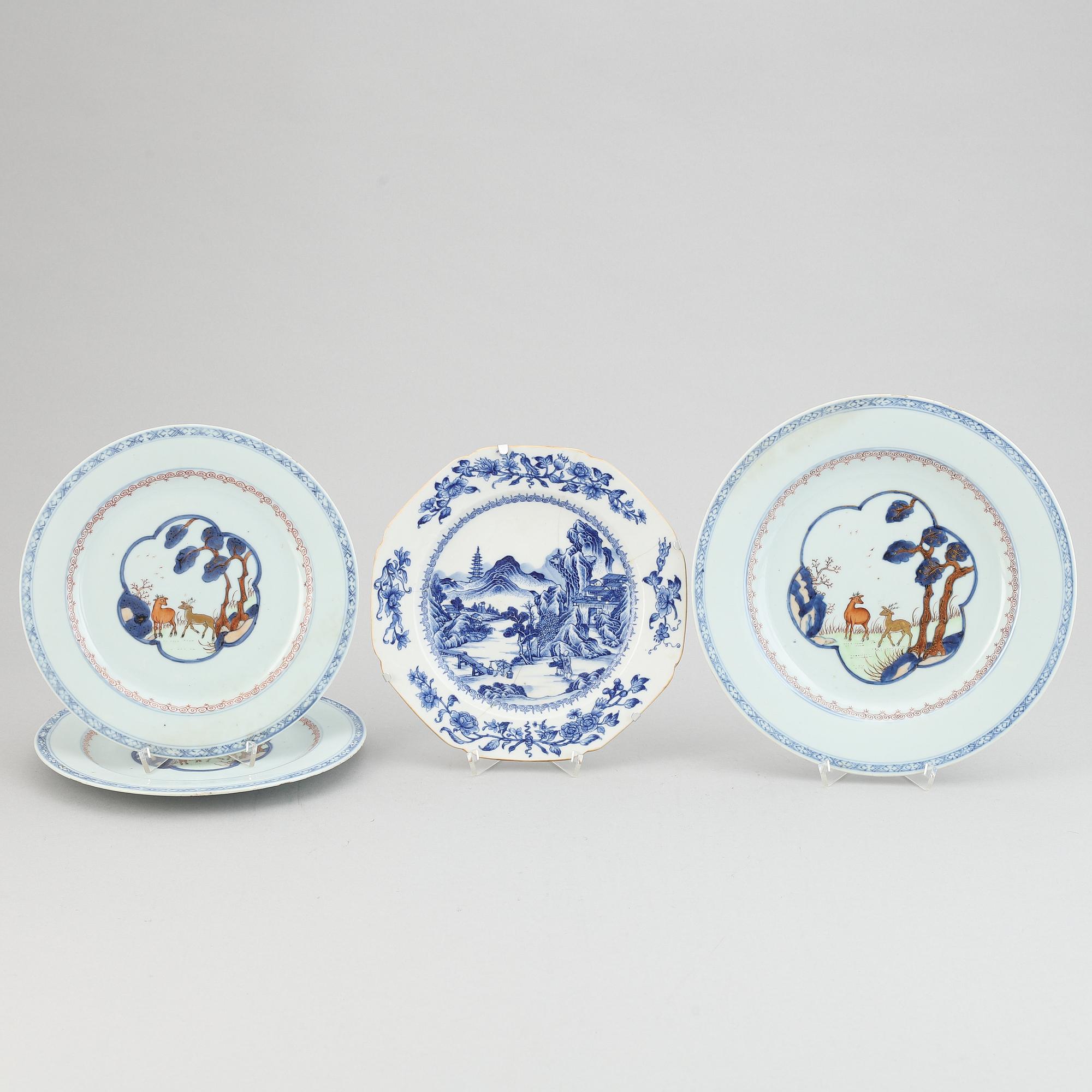 Four blue and white and famille rose export porcelain dishes, Qing dynasty, Qianlong (1736-95).