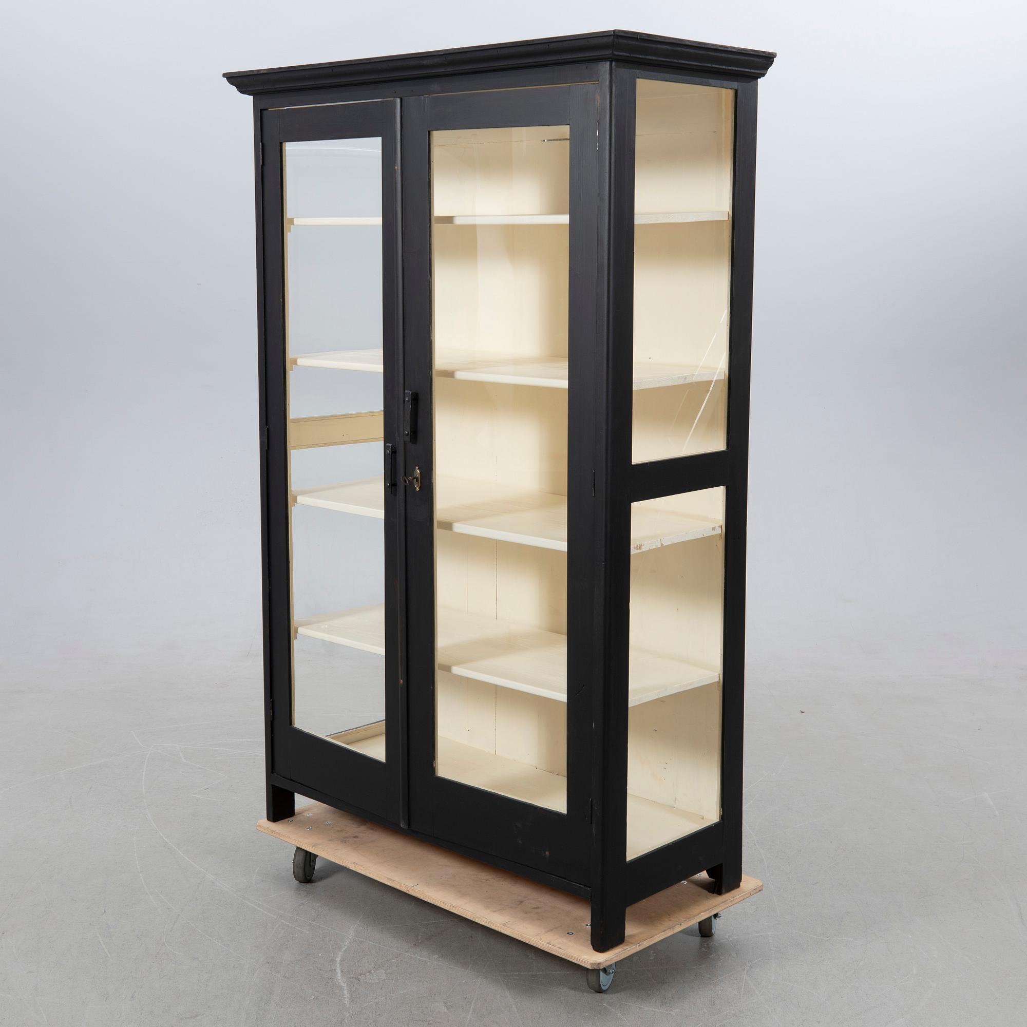 Vitrinskåp, 1900-tal.