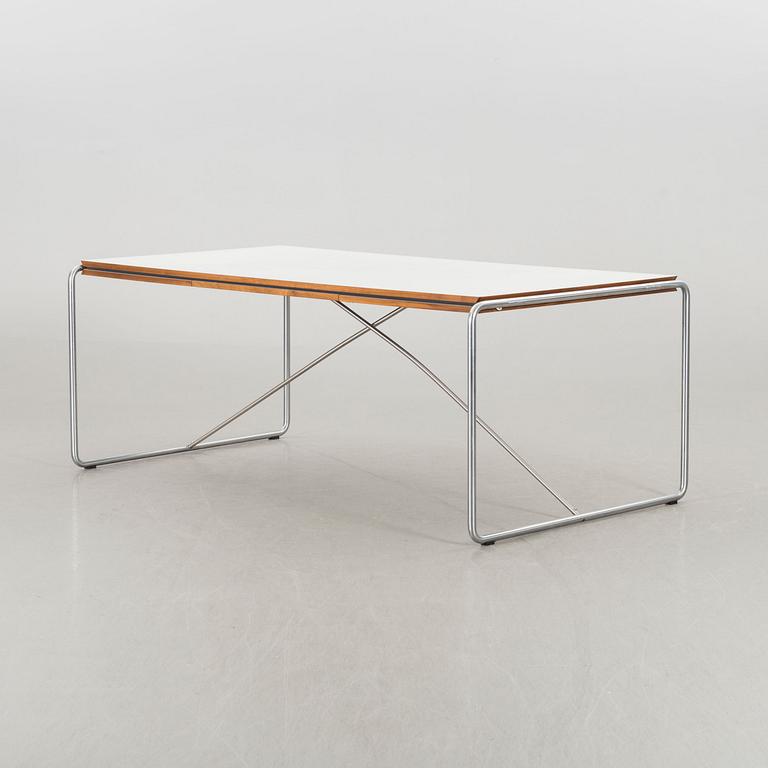 A Niels Haugesen dining table model nr 4750 Fredericia Furnitures Denmark alter part of the 20th century.