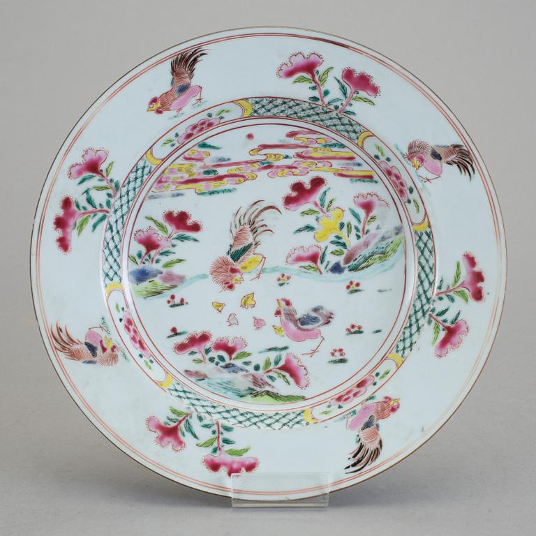 TALLRIK, porslin, Qingdynastin, Qianlong (1736-95).