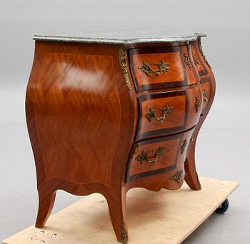 BYRÅ, rokokostil. 1900-tal.