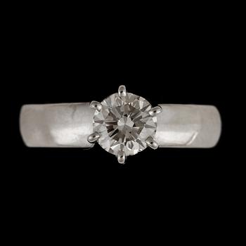 RING, 14k guld med briljantslipad diamant ca0,58ct. Vikt 2,8g.