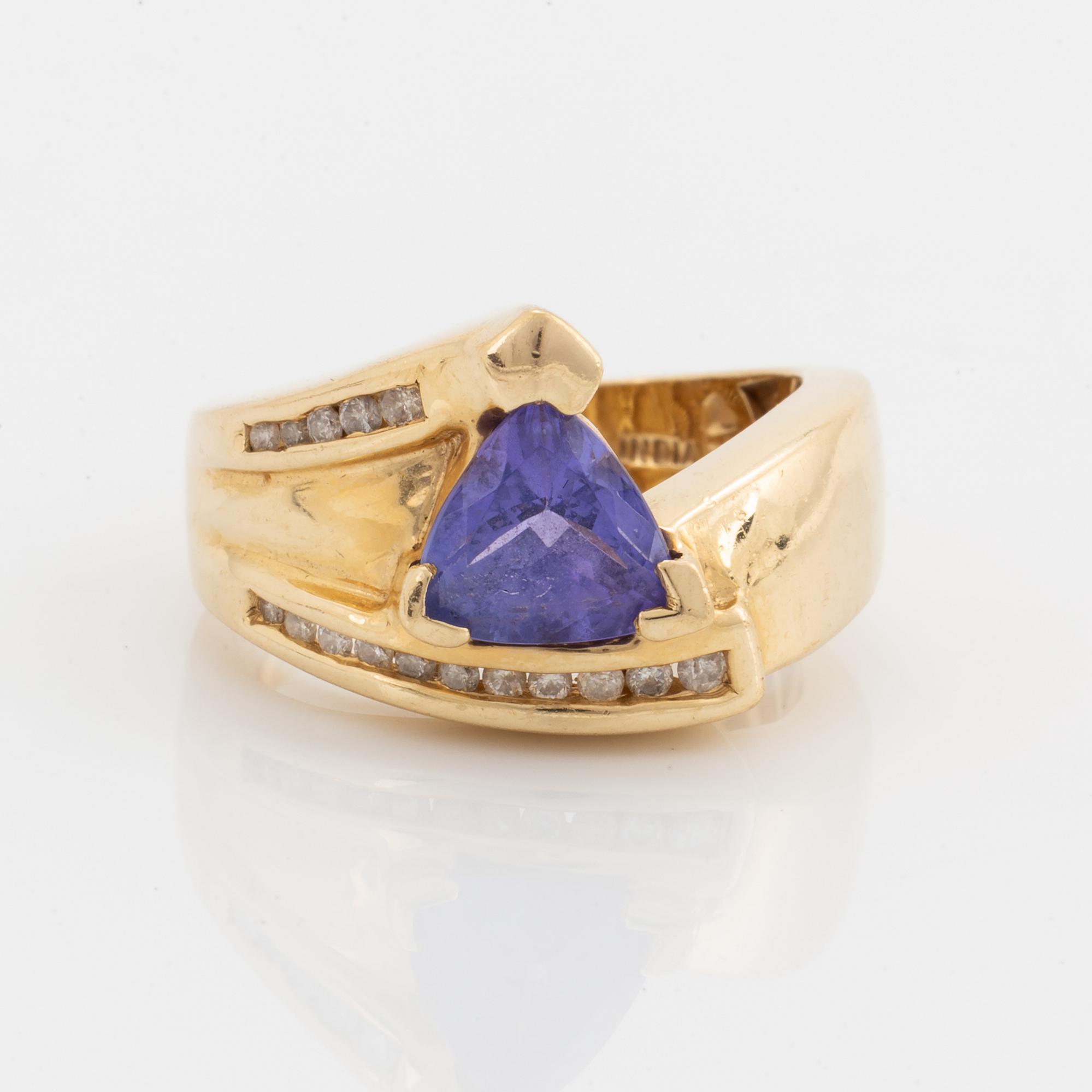 Brilliant-cut diamond and tanzanite ring.