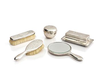 1078. A Japanese five-piece silver garniture, Asahi, early 20th century.