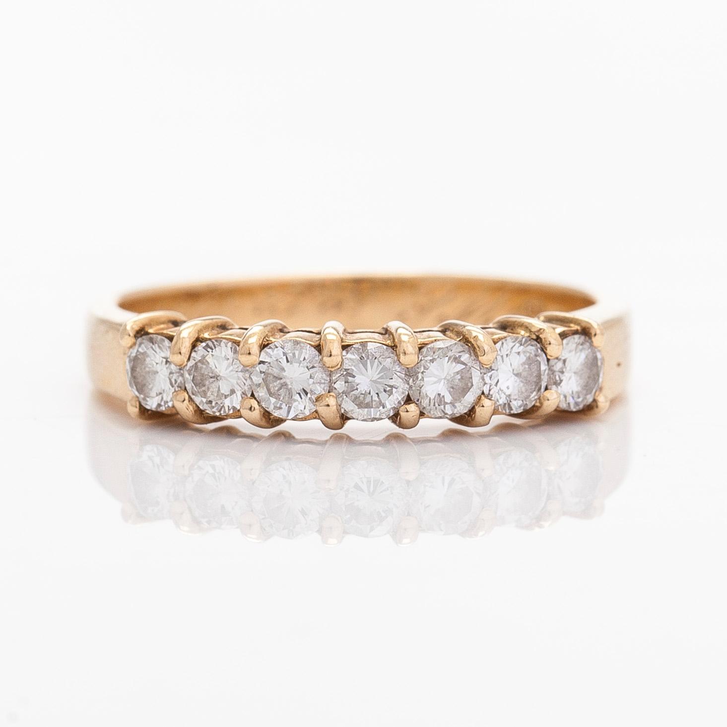Ring, halvallians, 14K guld med briljantslipade diamanter. Finska importstämplar 1990.