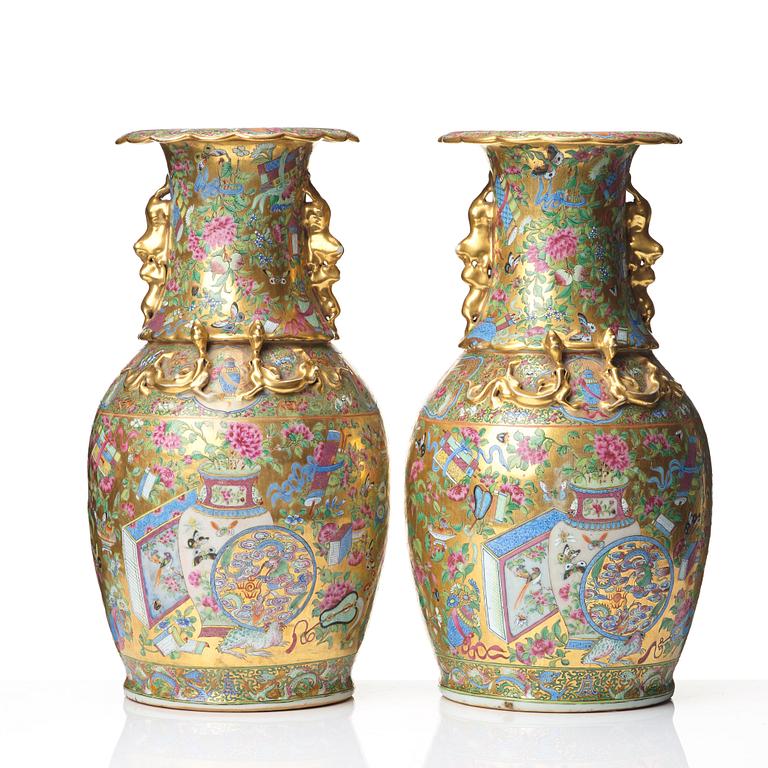 A pair of famille rose Canton vases, Qing dynasty, 19th Century.