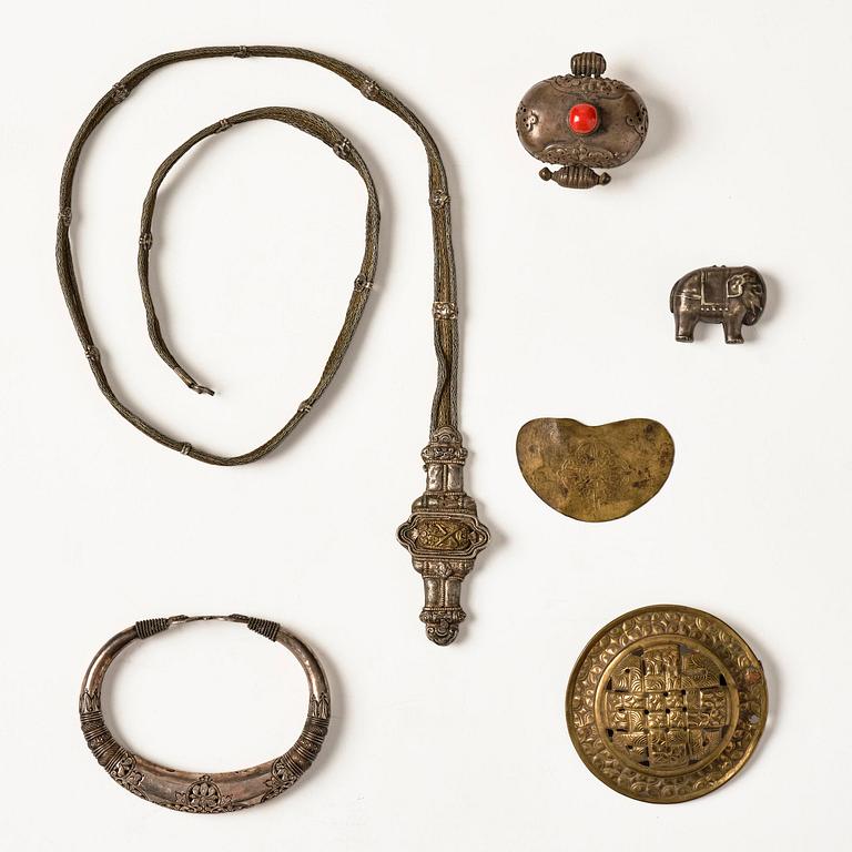 A group lot, Tibet 18/19th century.