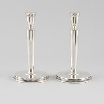 LJUSSTAKAR, ett par, silver, C G Hallberg, Stockholm, 1954. Vikt 591 g.