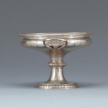 SKÅL på FOT, silver, ej stämplad, 1800-talets andra hälft. Vikt ca 440 g.