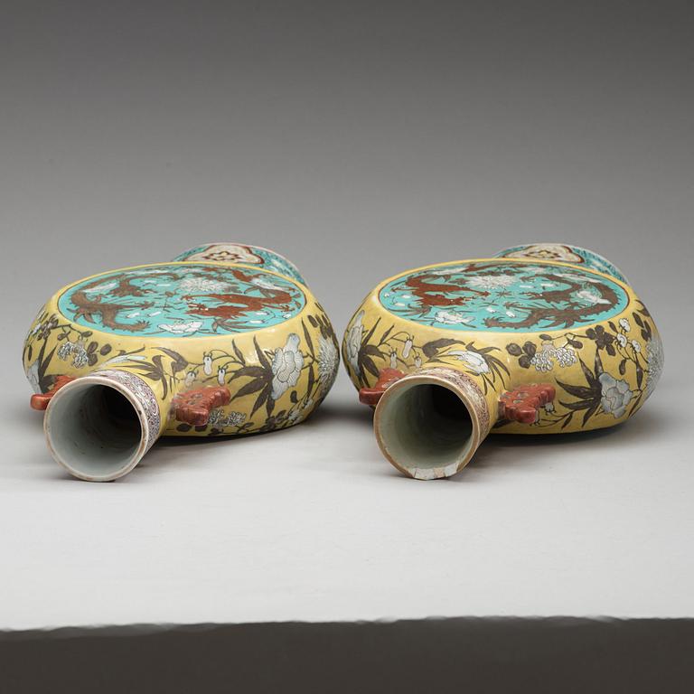 A pair of famille rose vases, Qing dynasty, late 19th Century.