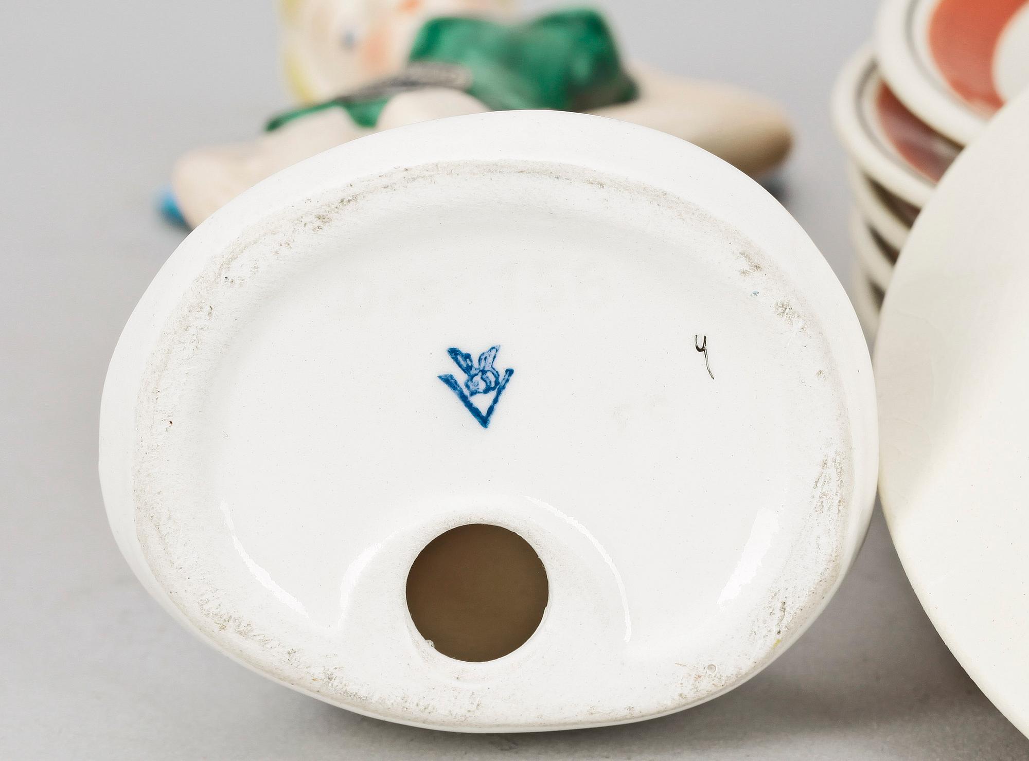 DOCKSERVIS, ÄGGKOPPAR ett par, samt FIGURIN, 11 delar, Flintgods, "Snövit" Walt Disney, bla.Rörstrand, 1900-talets mitt.