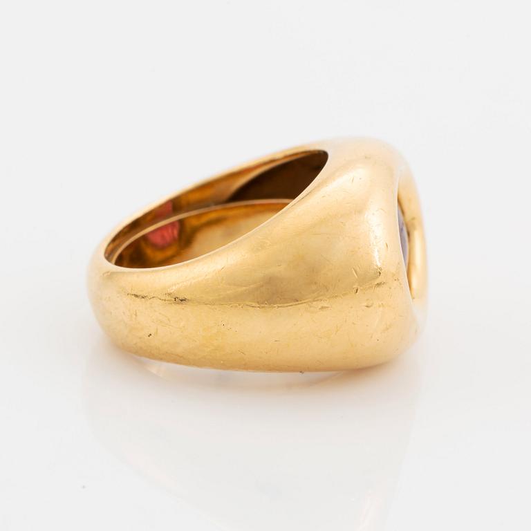 Pomellato ring 18K guld med en cabochonslipad rubelit.