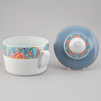 HEIKKI ORVOLA, an "Amoroso" porcelain tureen with cover, Rörstrand, Sweden.