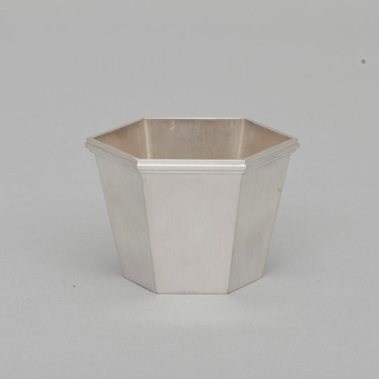 BÄGARE, sterlingsilver, Wiwen Nilsson, Lund 1963. Vikt c:a 100 g.