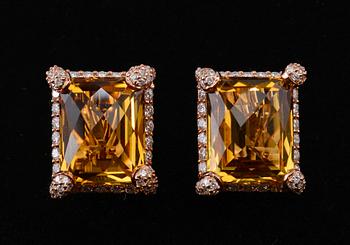 A SET OF JEWELLERY, brilliant cut diamonds c. 3.64 ct. Citrines c. 60 ct. Weight 41 g.