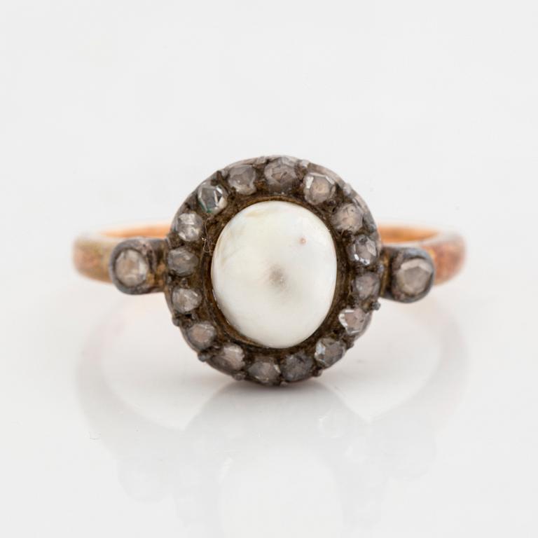 Pearl and rose cut diamond ring.