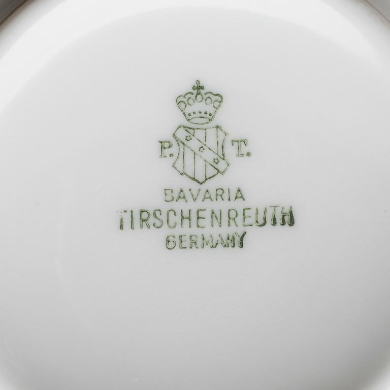 BULJONGKOPPAR MED FAT, 18 st snarlika (10+8), porslin, Tirschenreuth och Arabia, 1900-talets mitt.