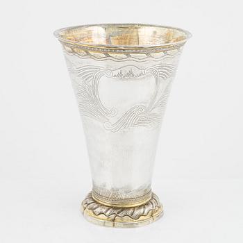 A silver beaker by Erik Lemon, Uppsala, 1780.