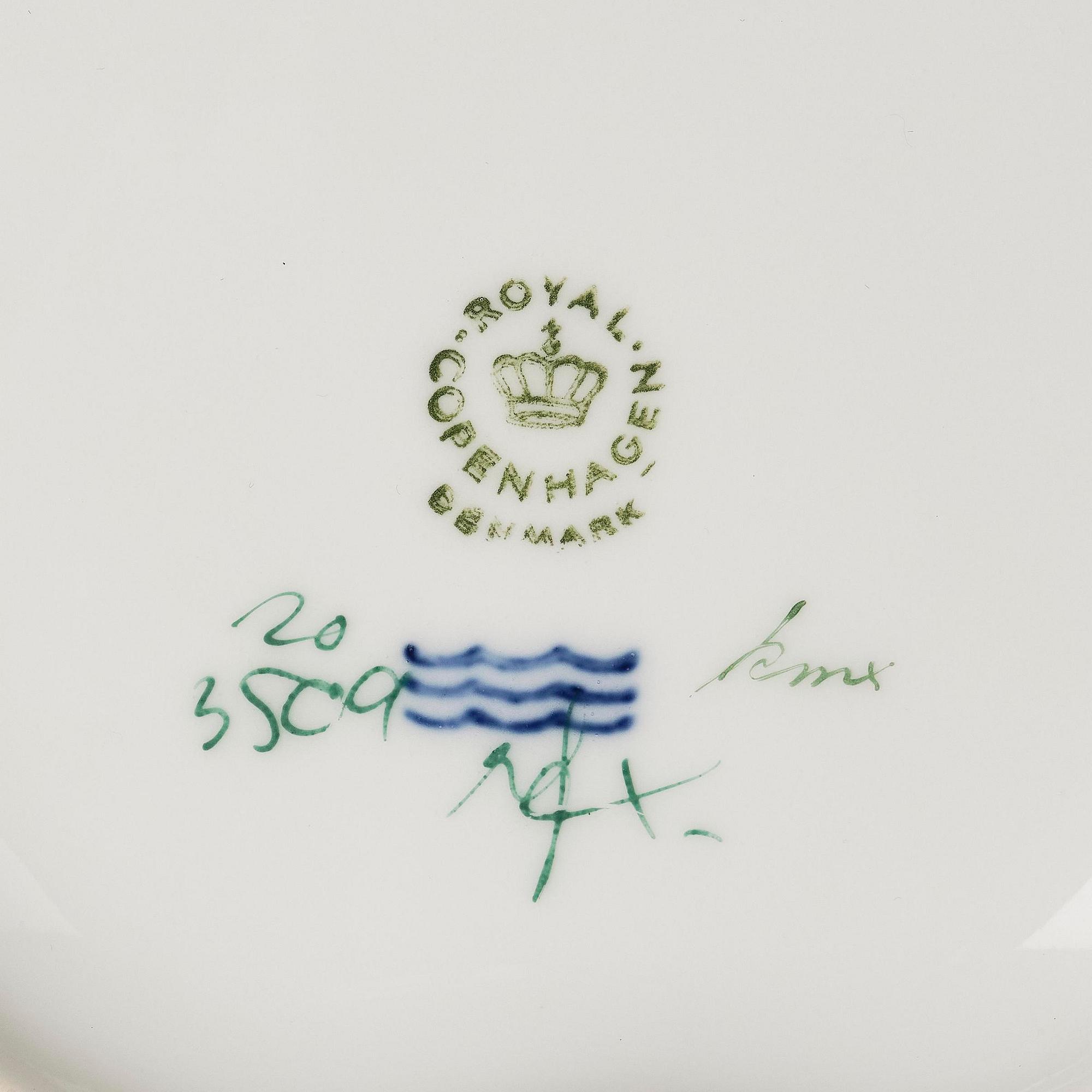 A set of two Royal Copenhagen 'Flora Danica' serving dishes, Denmark, 20th century.