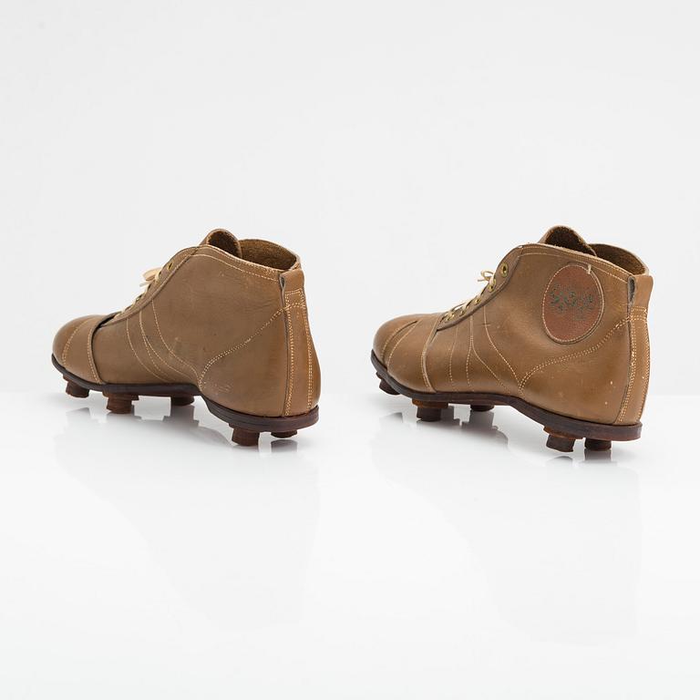 A pair of Olympic football shoes, labelled Karhu. Finland, 1940s.