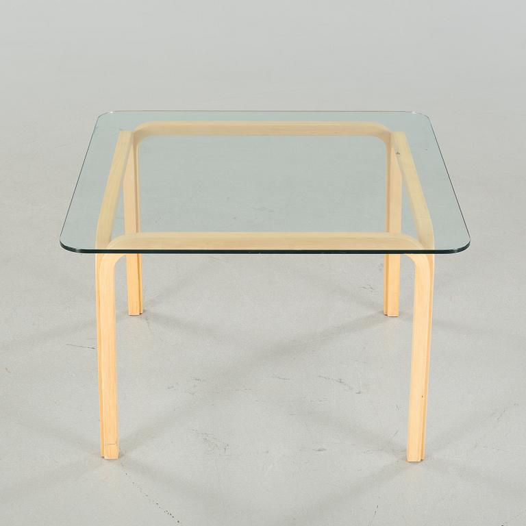 ALVAR AALTO, soffbord, "Y805B", modell formgiven 1946.