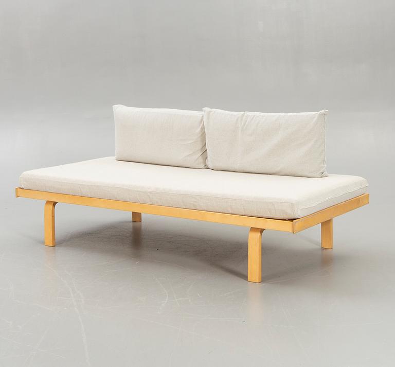 Alvar Aalto, daybed model 710, Artek.