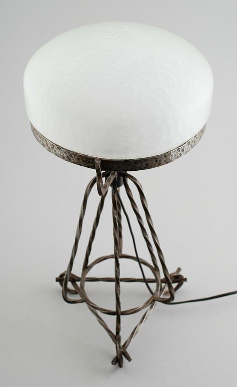 BORDSLAMPA, smide, 1900-talets första hälft.
