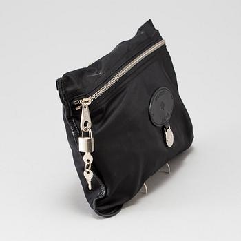 A foldable Mulberry weekend bag.
