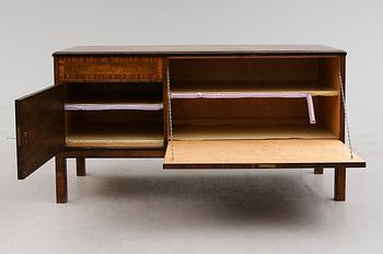 SIDEBOARD, 1900-talets första hälft.