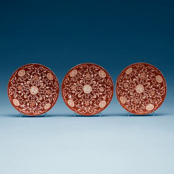 1628. A set of three coral red dishes, Qing dynasty, with Daoguang seal mark.