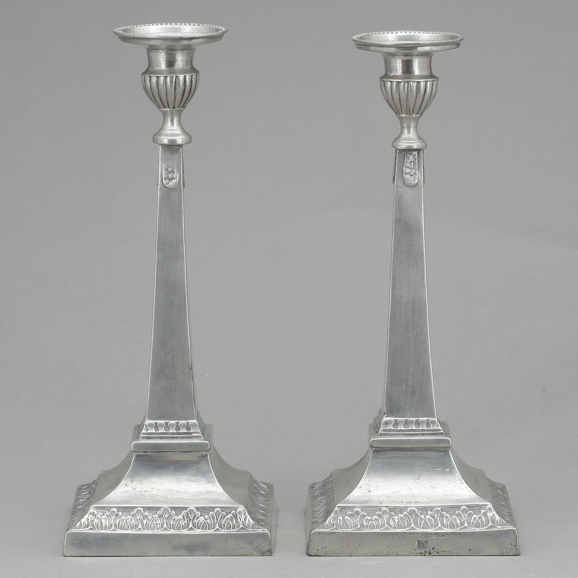 LJUSSTAKAR, ett par, tenn,  P.H. Lundén Lidköping (mästare 1797-1834).