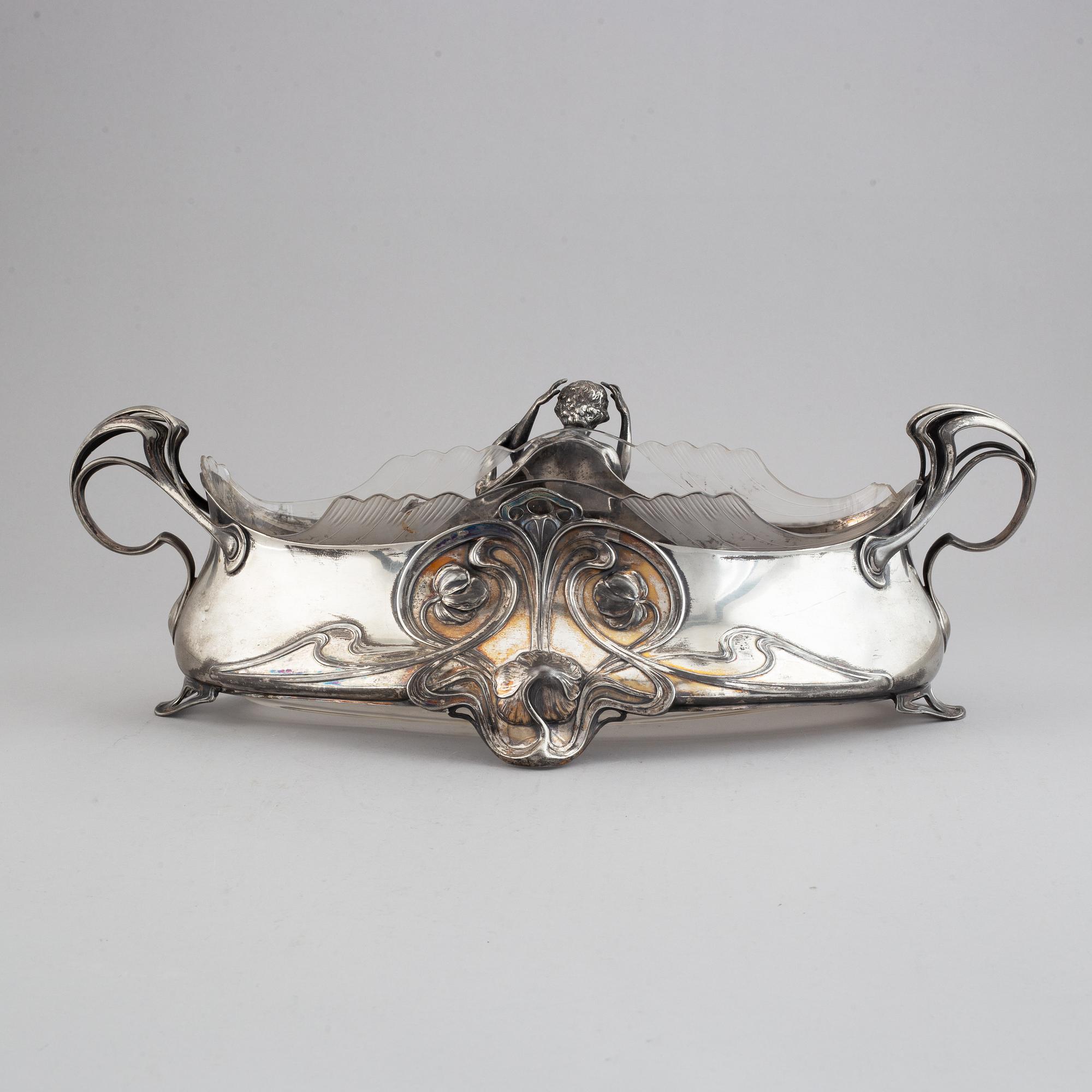 An Art Nouveau early 20th century silver plate jardinière.