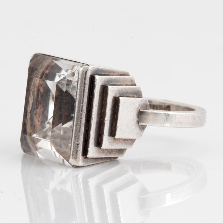 Wiwen Nilsson, ring, Lund 1965, sterling silver med fasettslipad bergkristall.