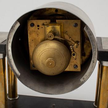 A 1920s/1930s mantel clock.