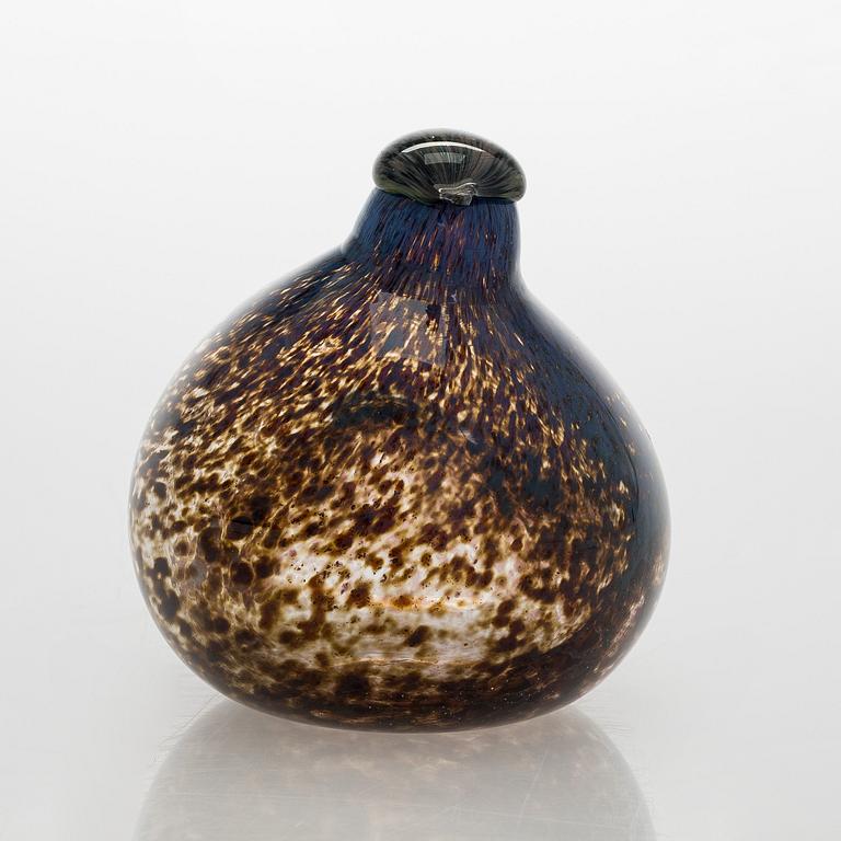 Oiva Toikka, a glass bird, signed Oiva Toikka Nuutajärvi.