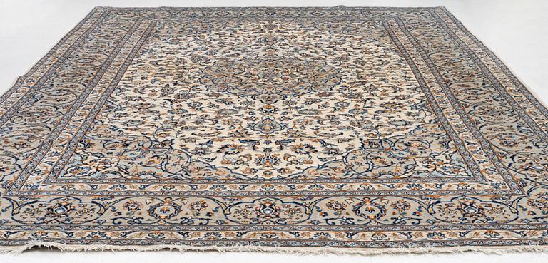 Matta, Keshan, ca 408 x 392 cm.