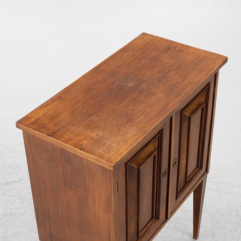 Cabinet, early 20th century.