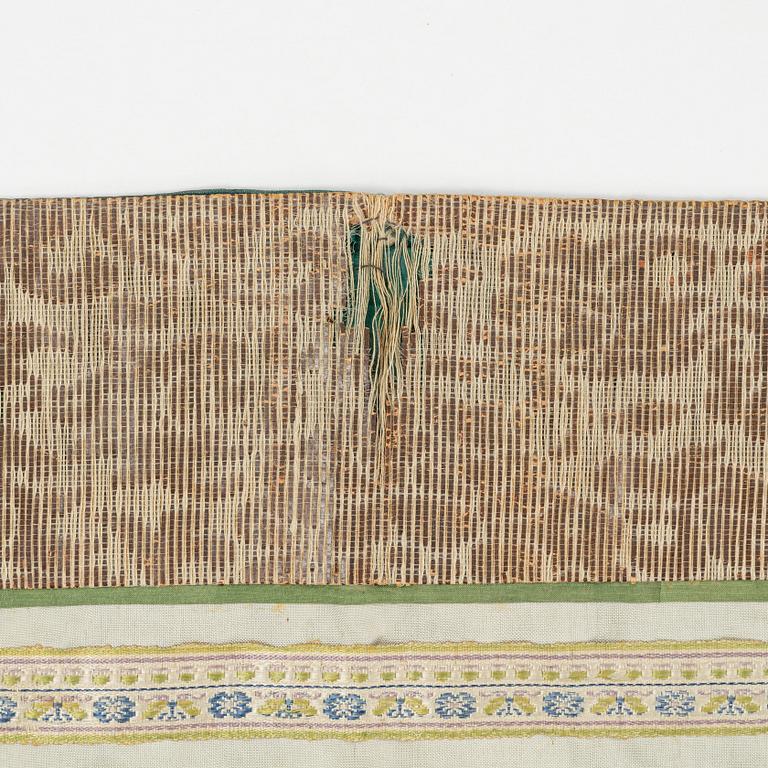 A silk embroidery, Qing dynasty, circa 1900.