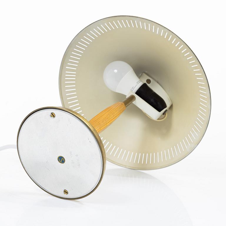 Harald Notini, a model 15296 table lamp, Arvid Böhlmarks Lampfabrik, Stockholm, 1940s.