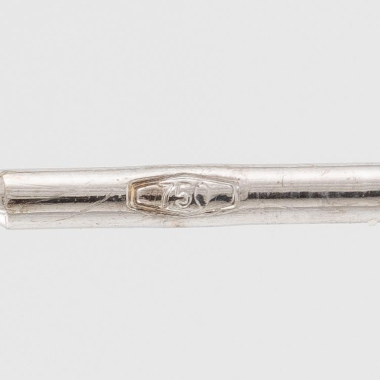 Earrings 18K white gold with brilliant-cut diamonds.