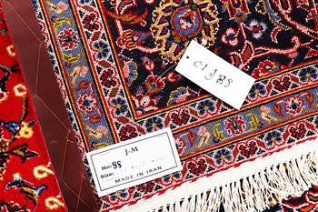 A carpet, Kashan, ca 298 x 202 cm.