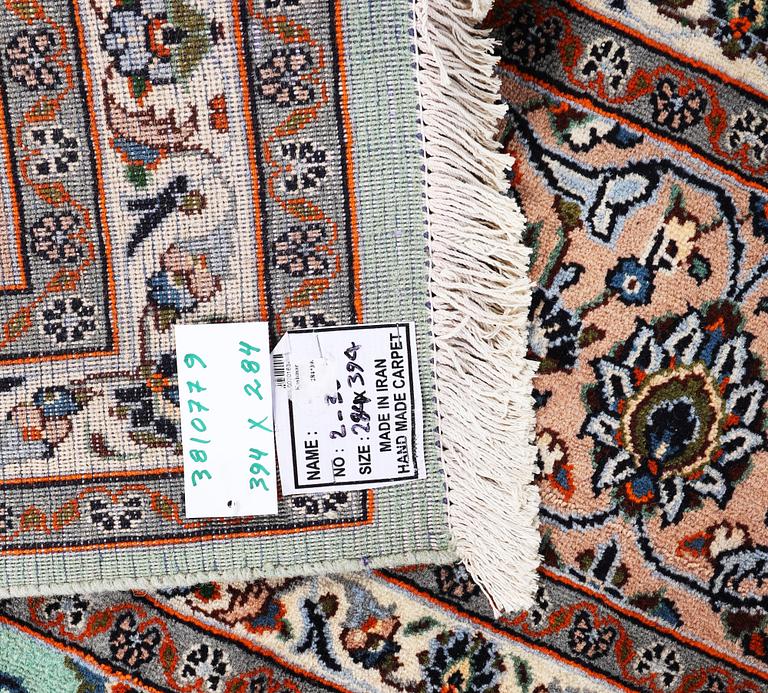 A Kashan carpet, c. 394 x 284 cm.