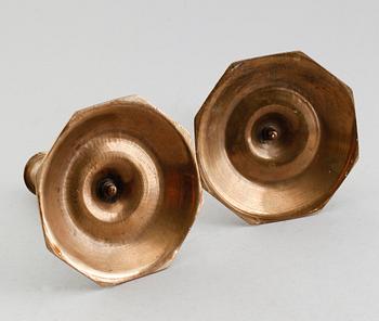 LJUSSTAKAR, 1 par, mässing, 1700-tal.