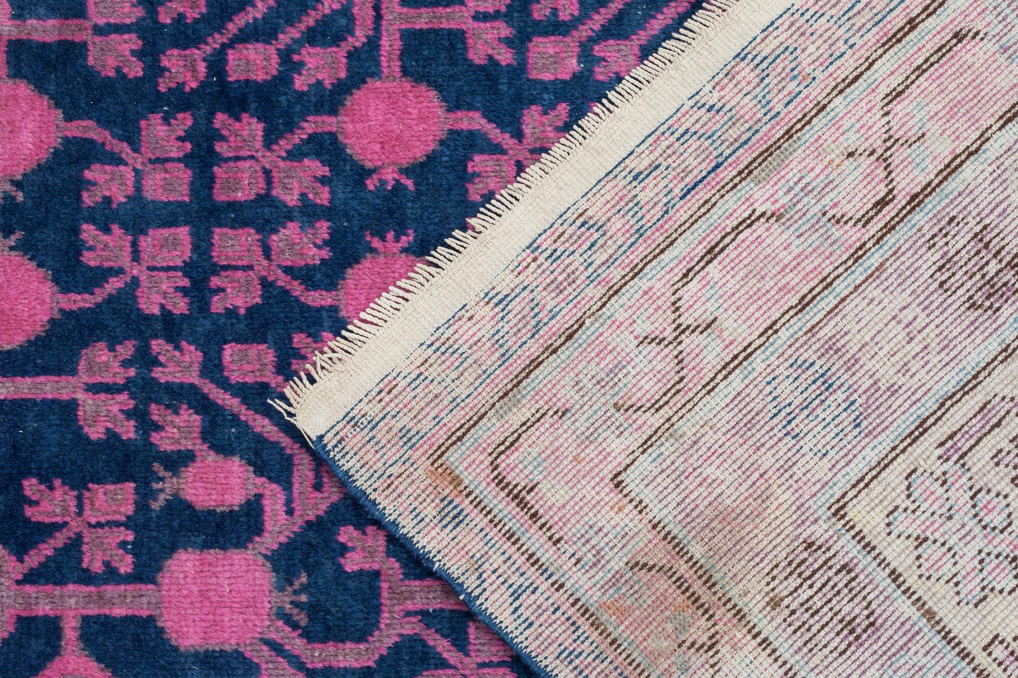 MATTA, antik, Khotan/Östturkmensk, ca 372 x 189 cm.