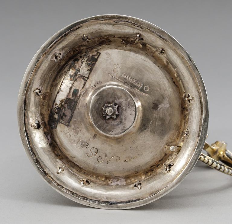 DRYCKESKANNA, otydlig stämpel på lockkanten, Tyskland 1600-talets början, omstämplad av Niclas Fernlöf, Karlstad 1751.