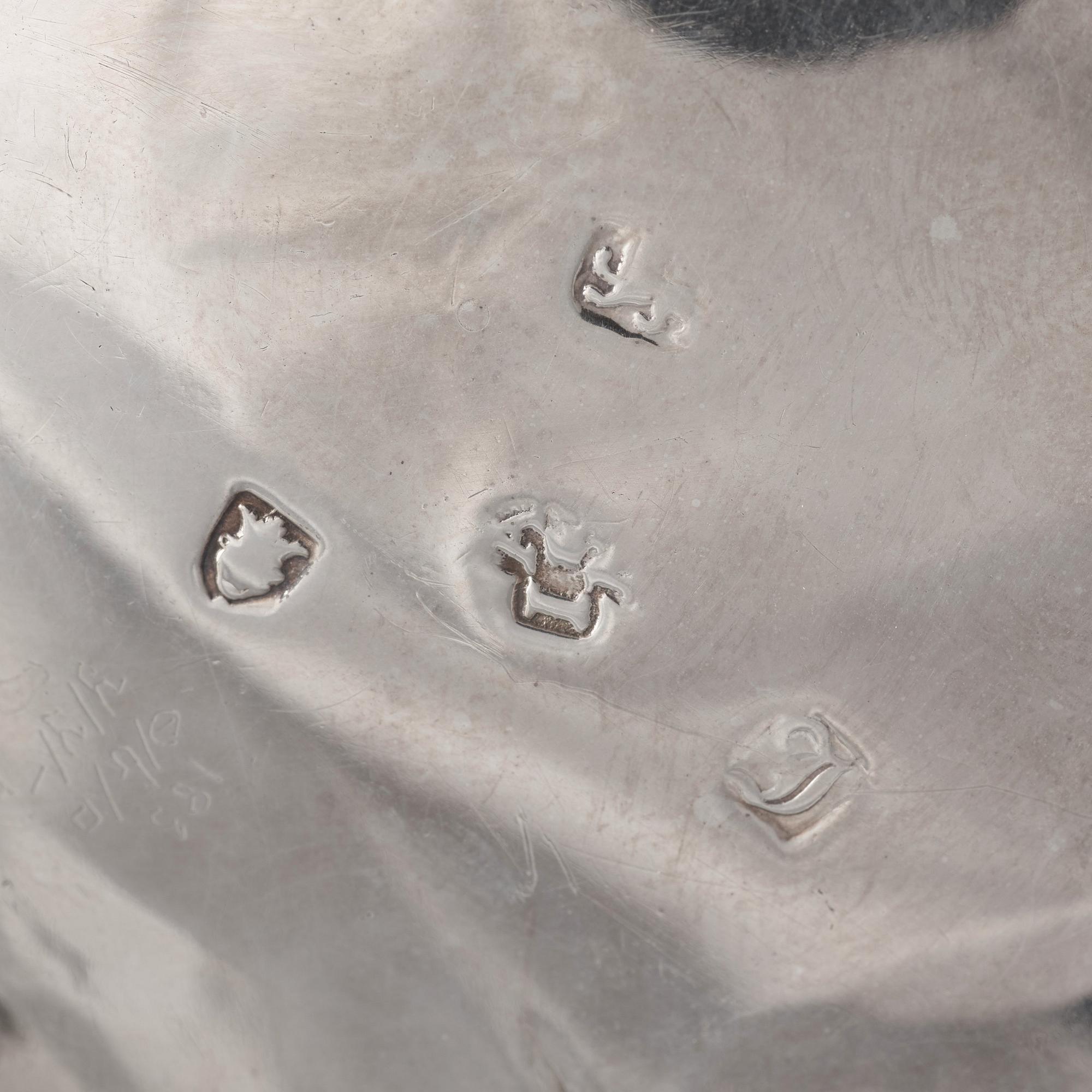 Saltkar, ett par, silver, oidentifierad mästare, London 1764.