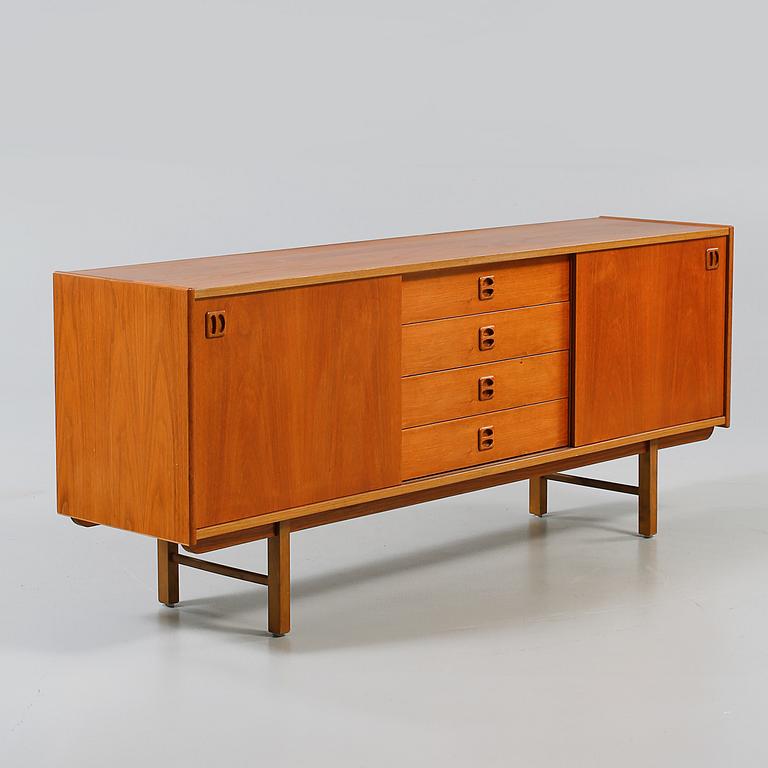 SIDEBOARD, 1900-talets tredje kvartal.