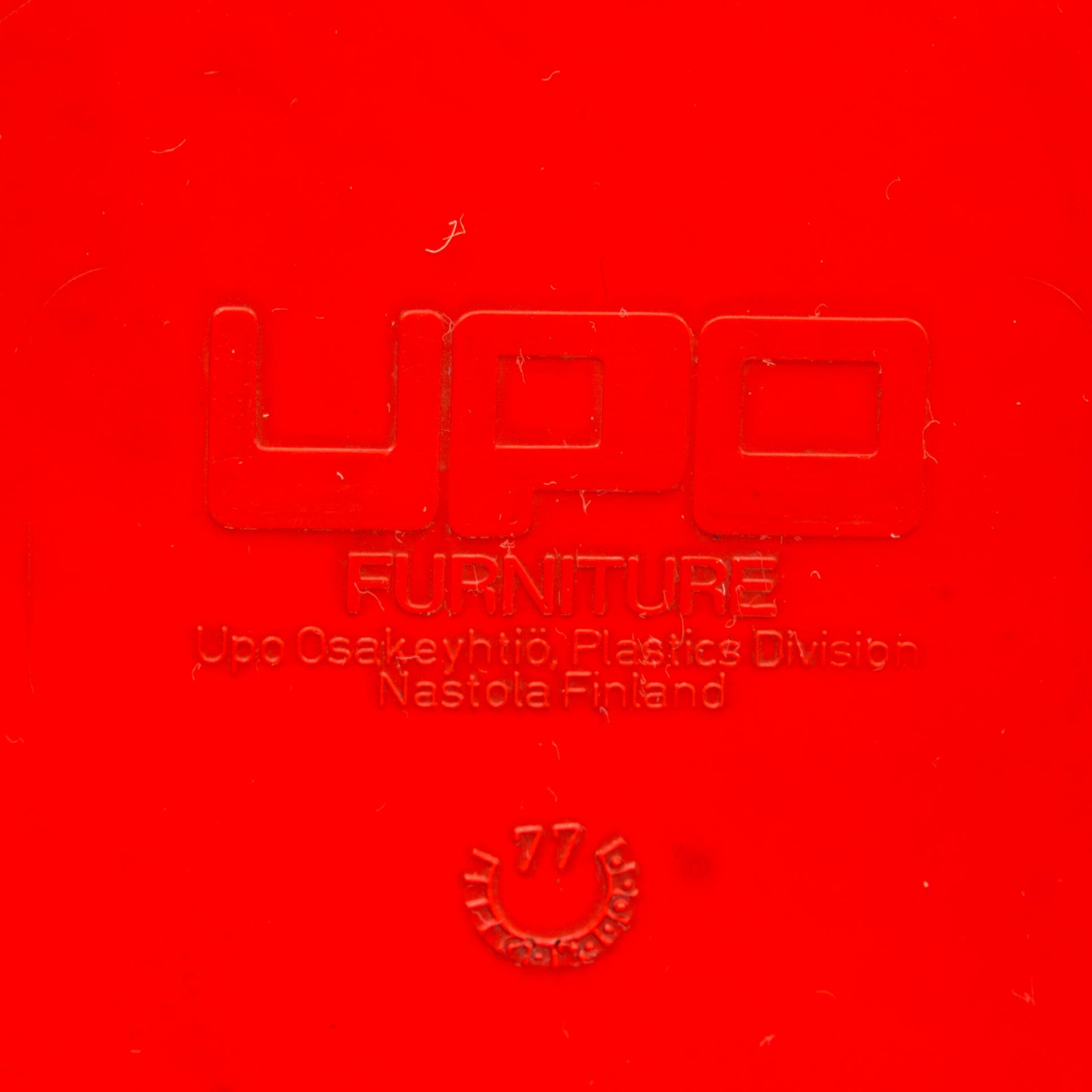 An interior set in red plastic from the 1970s, 7 parts.